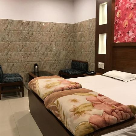 Hotel Natraj Bulandshahr Eksteriør bilde