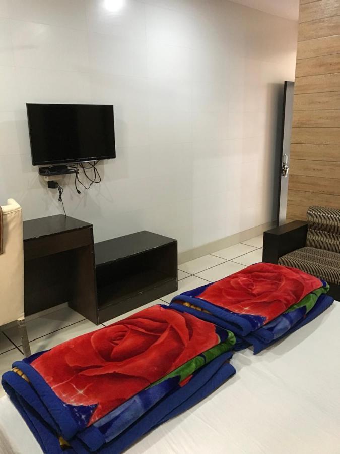 Hotel Natraj Bulandshahr Eksteriør bilde