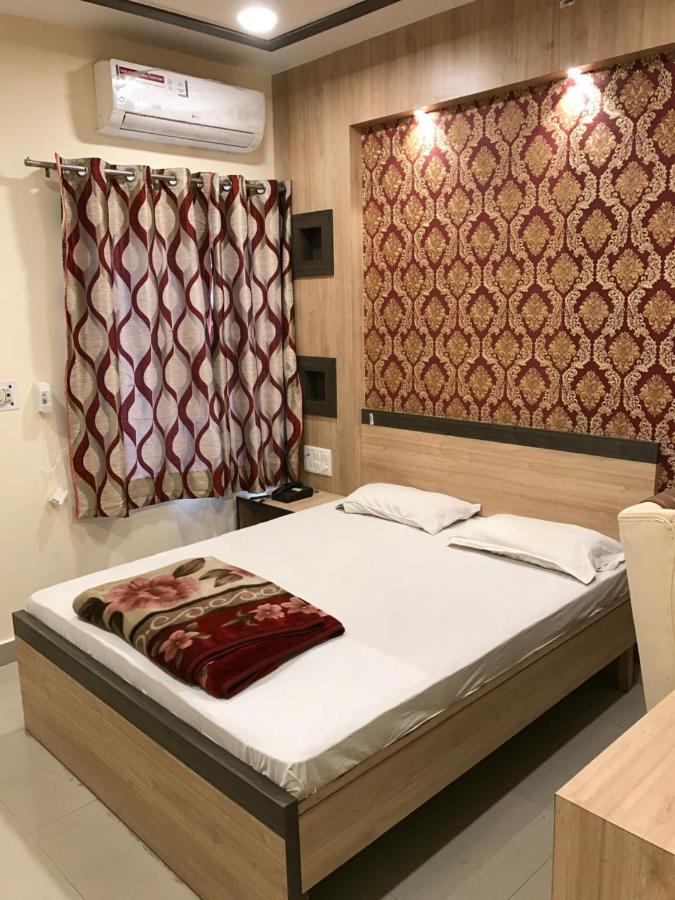 Hotel Natraj Bulandshahr Eksteriør bilde