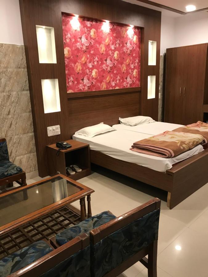 Hotel Natraj Bulandshahr Eksteriør bilde