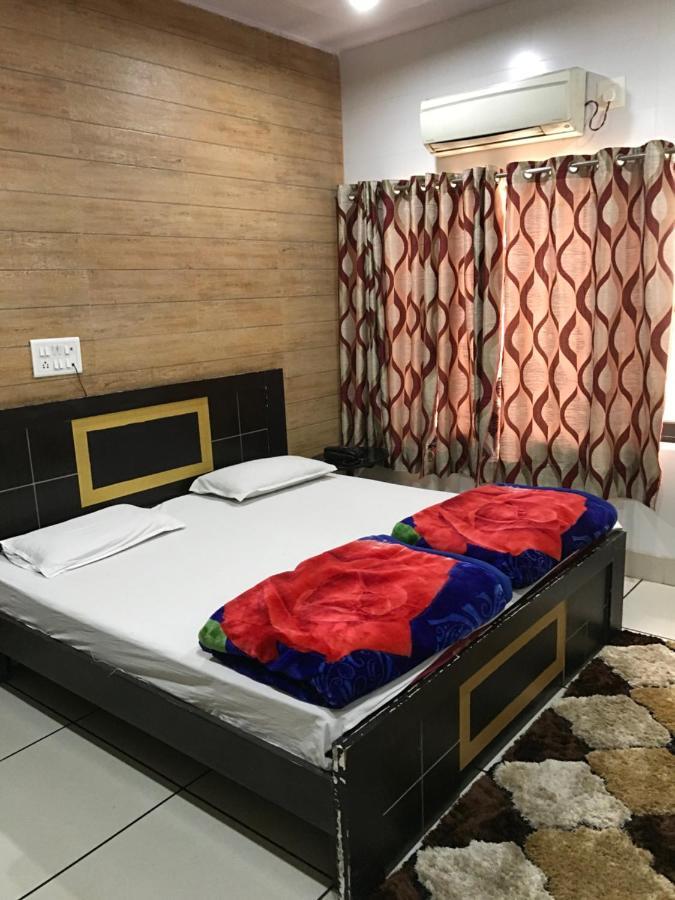 Hotel Natraj Bulandshahr Eksteriør bilde